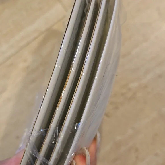 New I. Godinger & Co. Set of 4 Pearl Luster Beige Dessert Plates - Picture 2 of 7